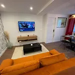 Le Jardin Niortais - Hyper Centre- Proche Gare - Paisible - Grand Jardin Prive, Wifi Hd -Netflix