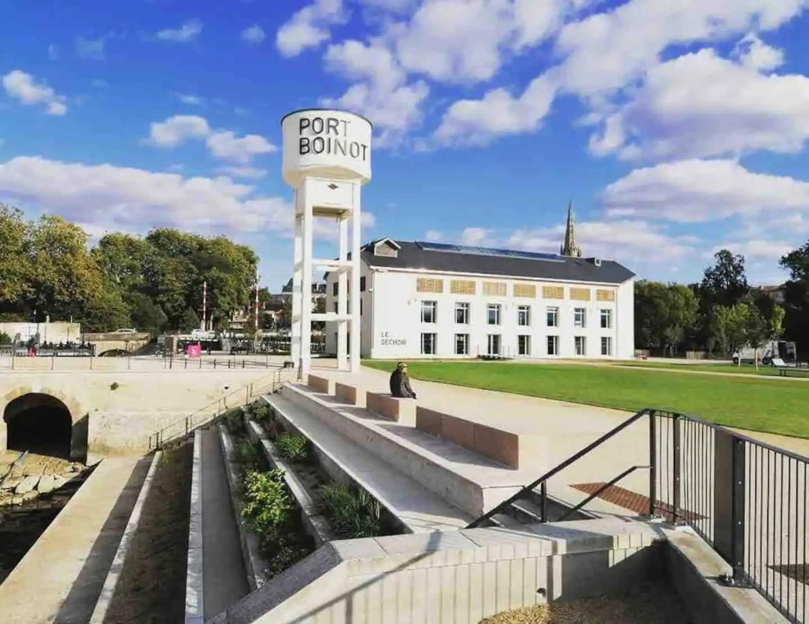 Le Jardin Niortais - Hyper Centre- Proche Gare - Paisible - Grand Jardin Prive, Wifi Hd -netflix Apartment