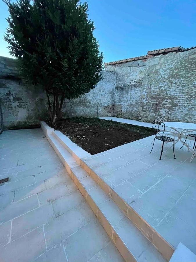 Le Jardin Niortais - Hyper Centre- Proche Gare - Paisible - Grand Jardin Prive, Wifi Hd -netflix