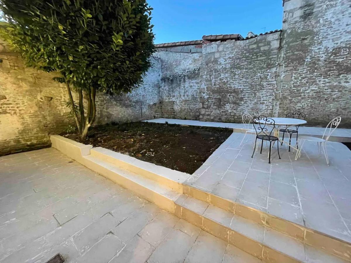 Le Jardin Niortais - Hyper Centre- Proche Gare - Paisible - Grand Jardin Prive, Wifi Hd -netflix Apartment